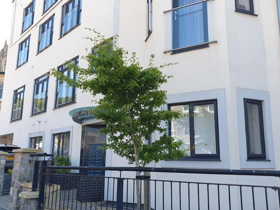 Modern Apartment With Stunning Sea View Weston-super-Mare Exteriör bild