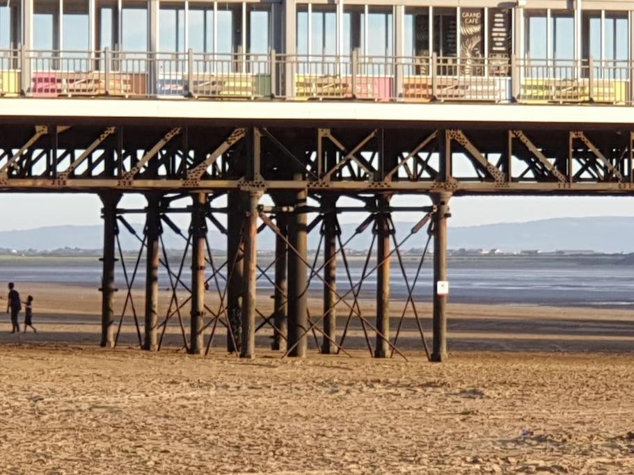 Modern Apartment With Stunning Sea View Weston-super-Mare Exteriör bild