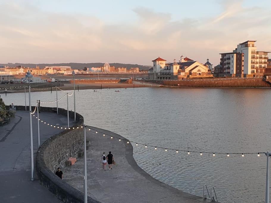 Modern Apartment With Stunning Sea View Weston-super-Mare Exteriör bild