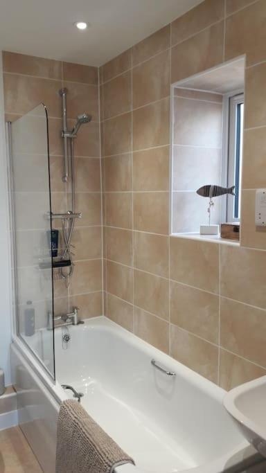 Modern Apartment With Stunning Sea View Weston-super-Mare Exteriör bild